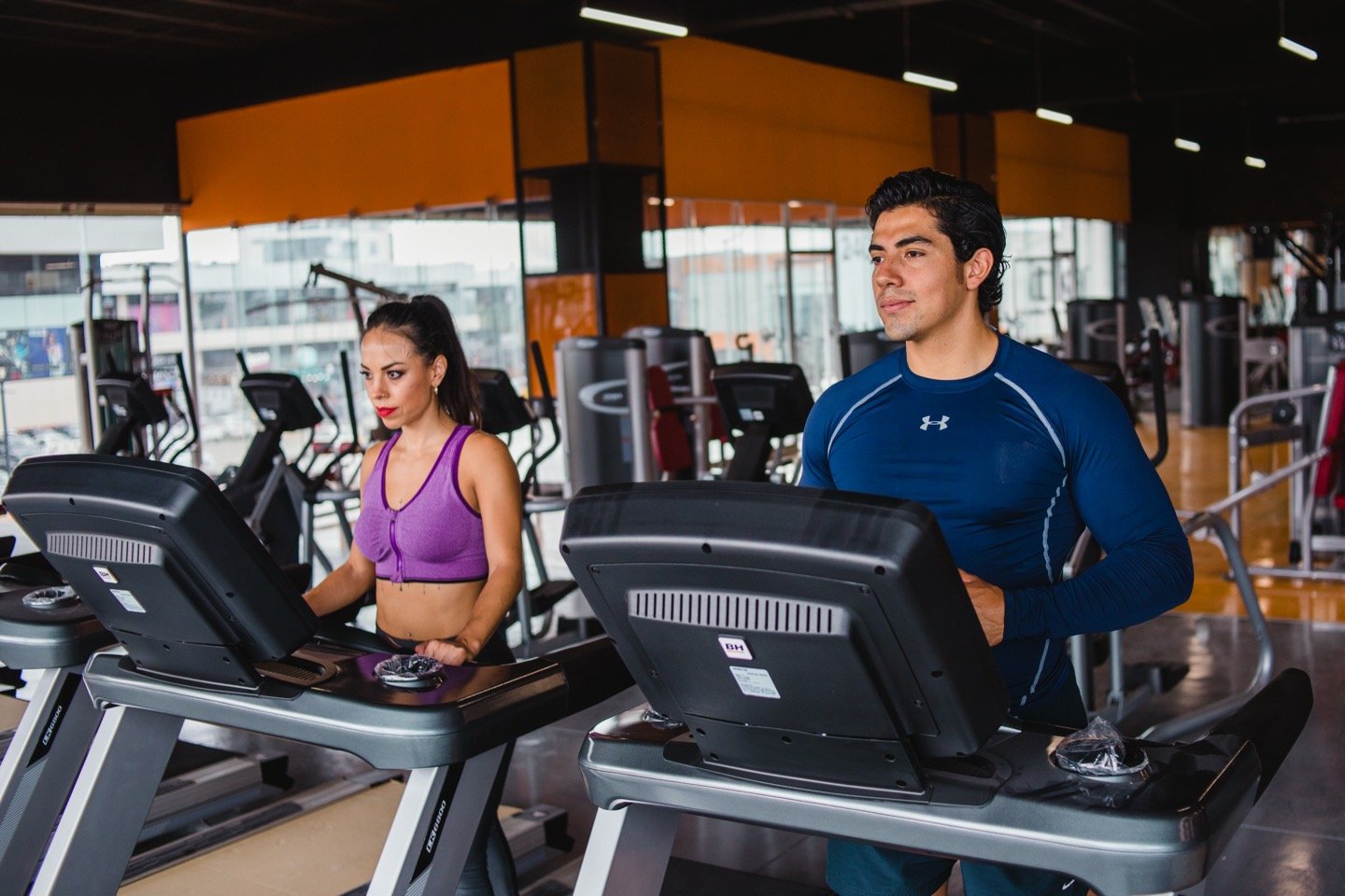 Caminata con cambios de ritmo en un entorno visual Empire Fitness